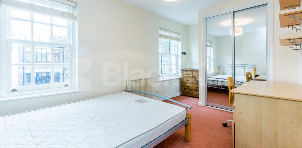 Fantastic spacious two bed by Goodge St Station Tottenham Court Road, West End